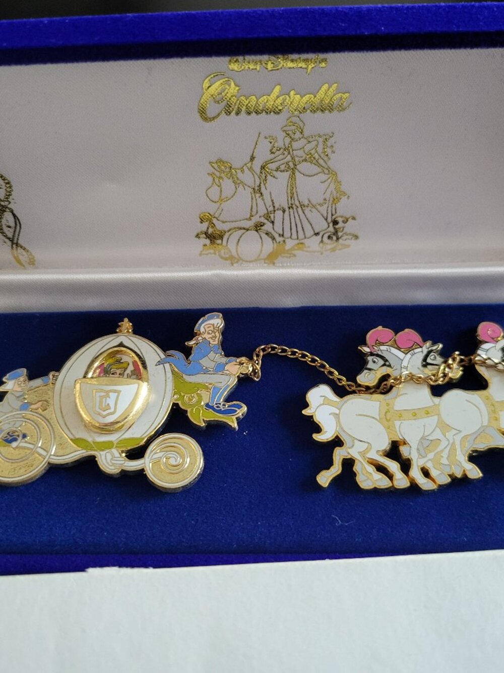 Disney Cinderella Horse & Carriage Pin Set LE 3500 New in Box 2001 WDW